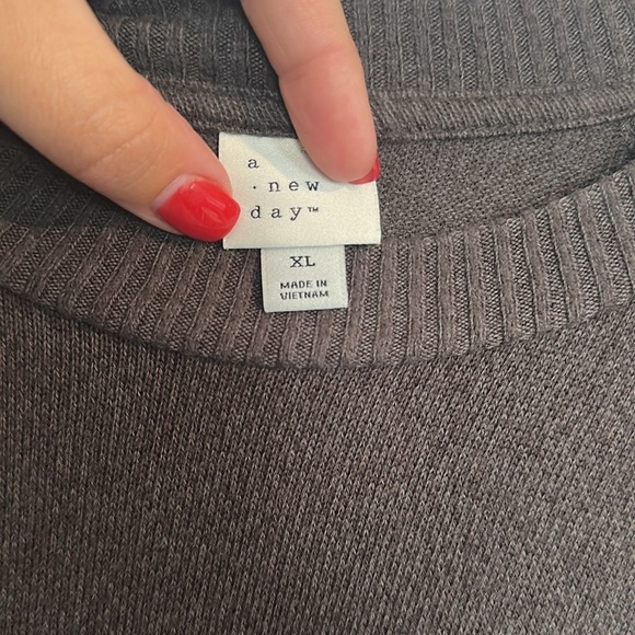 A new day grey sweater size XL women’s - Picture 3 of 3